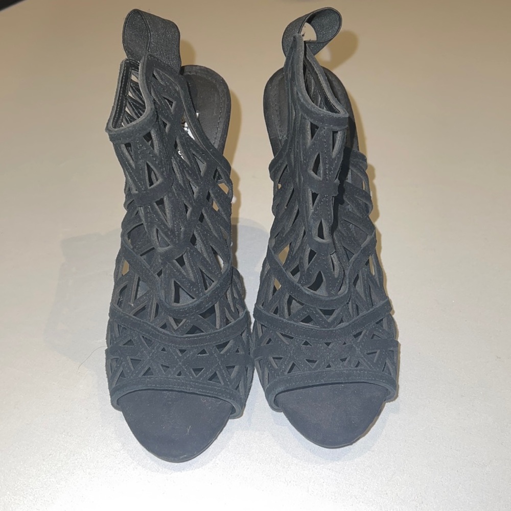 New Steve Madden Bratt Heels size 8